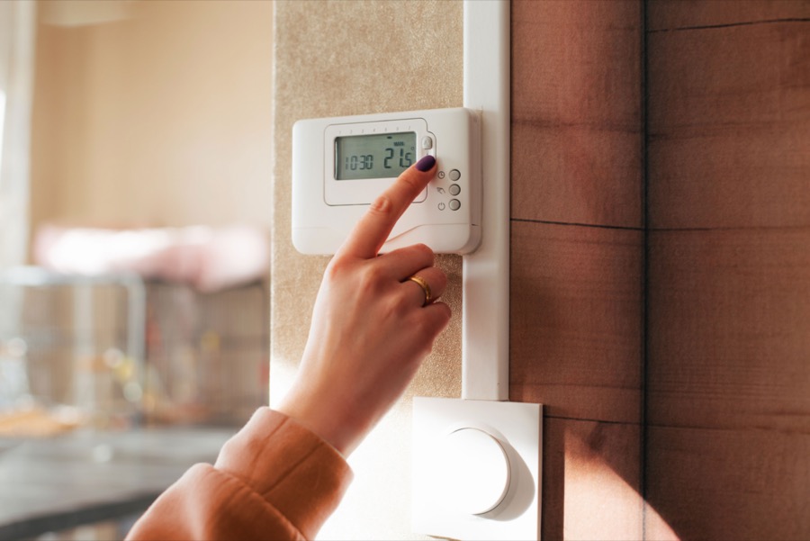 Thermostat et système domotique